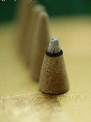 溫熱止痛艾條灸 8種中醫針灸徹底擺脫痛經(jīng)